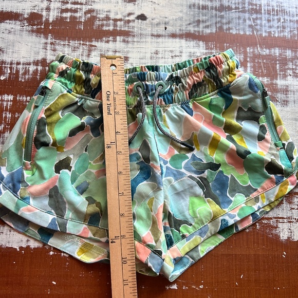 Athleta Girl Play More 3” Shorts Cool and Breezy Size 7 Rt $39 Watercolor - Picture 2 of 6